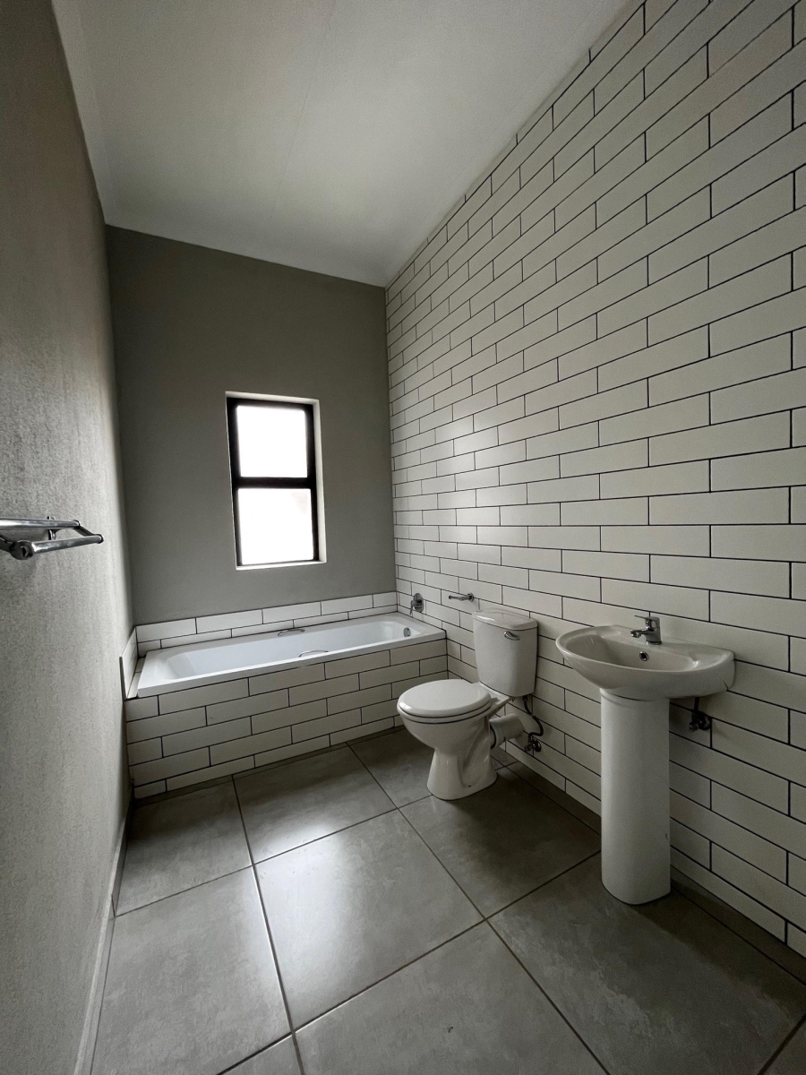 2 Bedroom Property for Sale in Glen Marais Gauteng