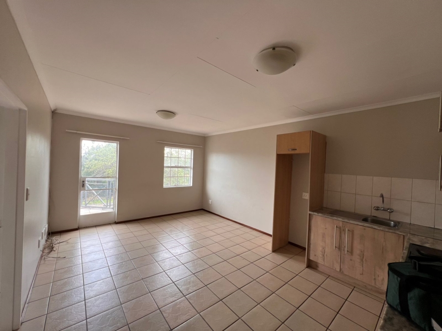 To Let 2 Bedroom Property for Rent in Moffat View Gauteng