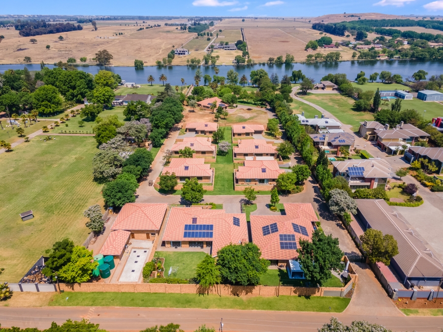 2 Bedroom Property for Sale in Mantevrede Gauteng