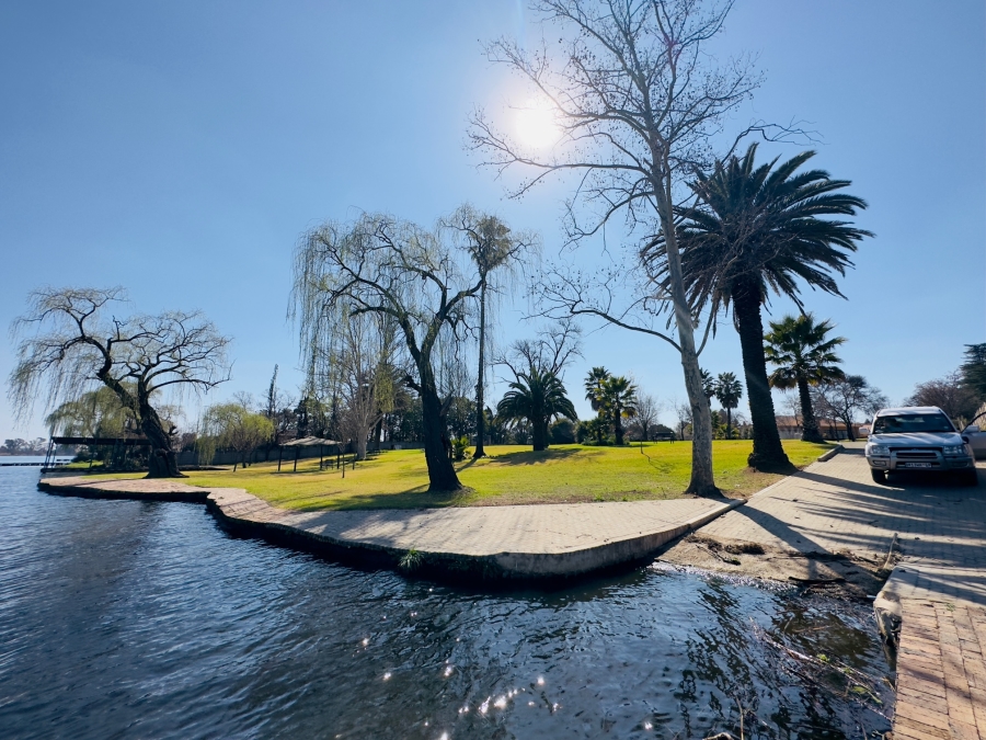 2 Bedroom Property for Sale in Mantevrede Gauteng