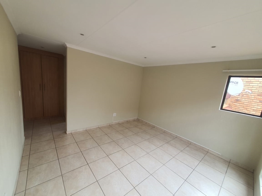 To Let 3 Bedroom Property for Rent in Glen Marais Gauteng