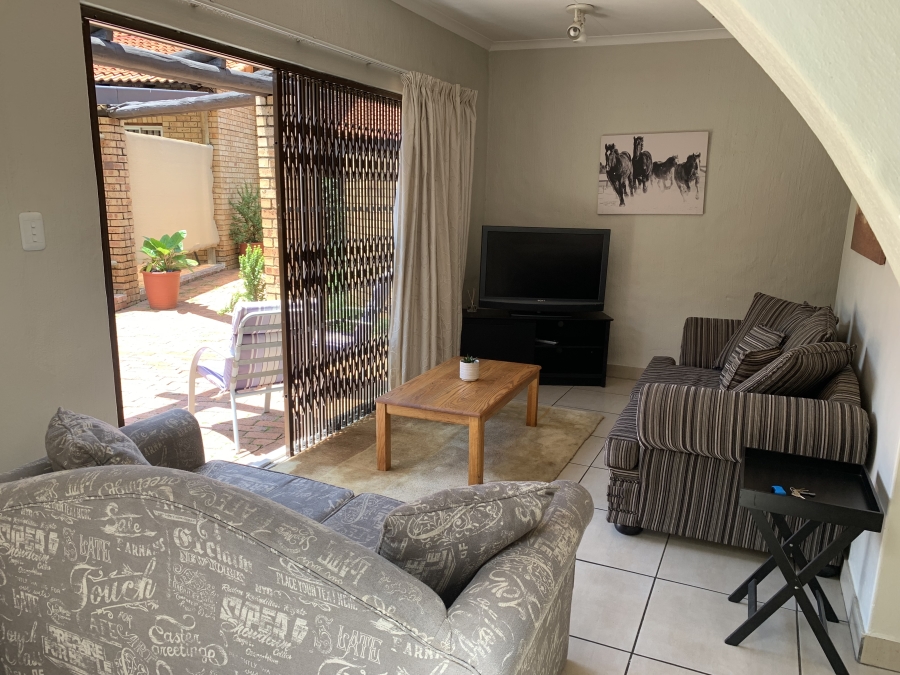 To Let 2 Bedroom Property for Rent in Sandhurst Gauteng