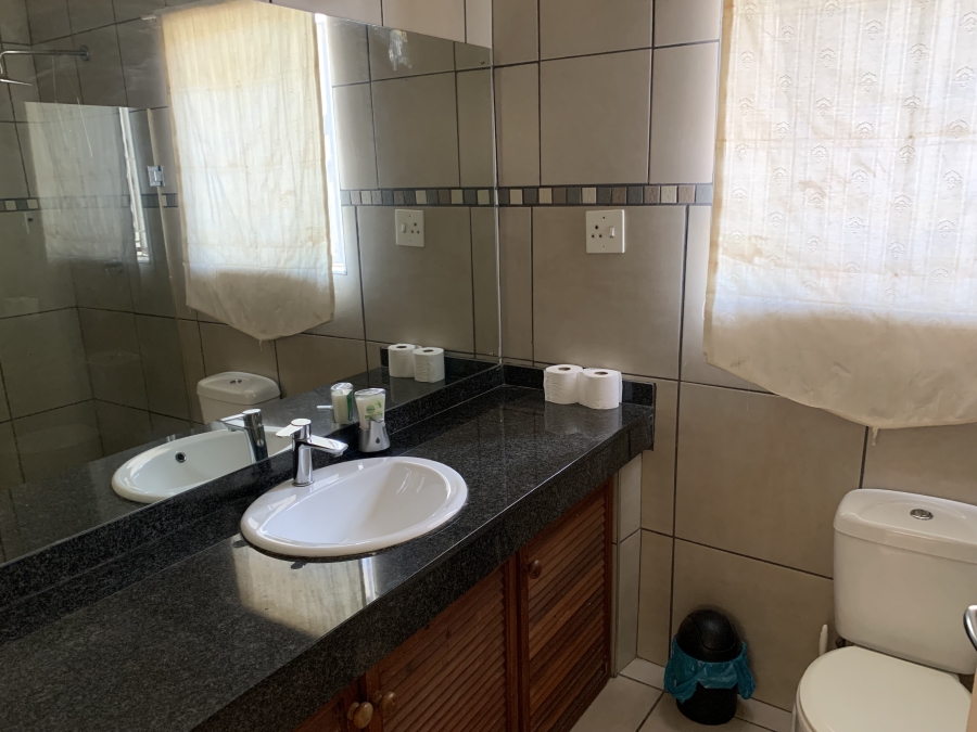 To Let 2 Bedroom Property for Rent in Sandhurst Gauteng