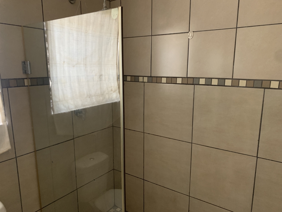 To Let 2 Bedroom Property for Rent in Sandhurst Gauteng