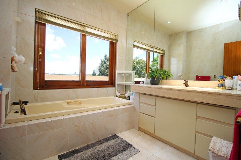 To Let 4 Bedroom Property for Rent in Victory Park Gauteng