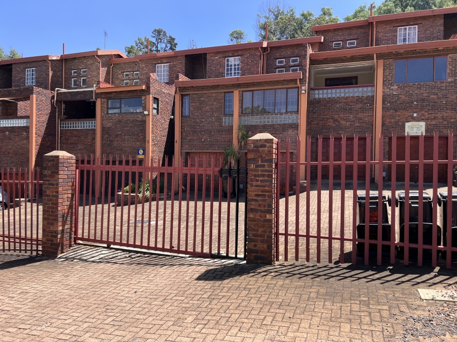 3 Bedroom Property for Sale in Oakdene Gauteng
