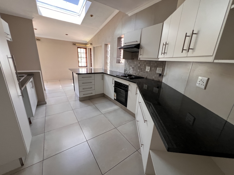 3 Bedroom Property for Sale in Oakdene Gauteng