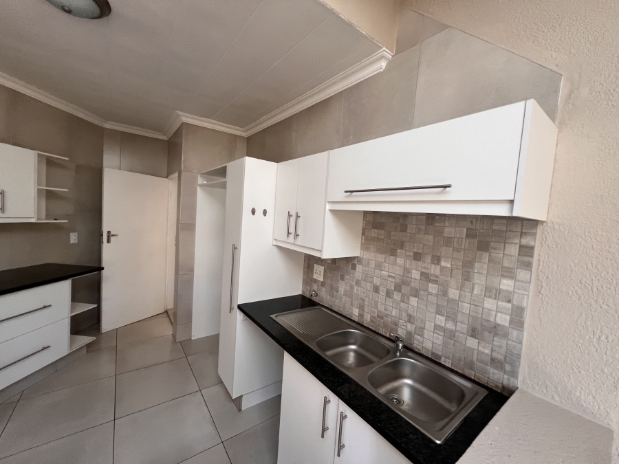 3 Bedroom Property for Sale in Oakdene Gauteng