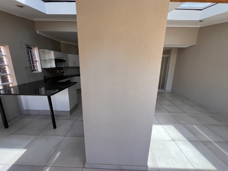 3 Bedroom Property for Sale in Oakdene Gauteng