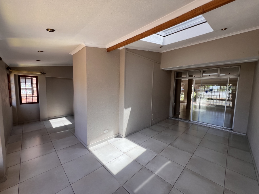 3 Bedroom Property for Sale in Oakdene Gauteng