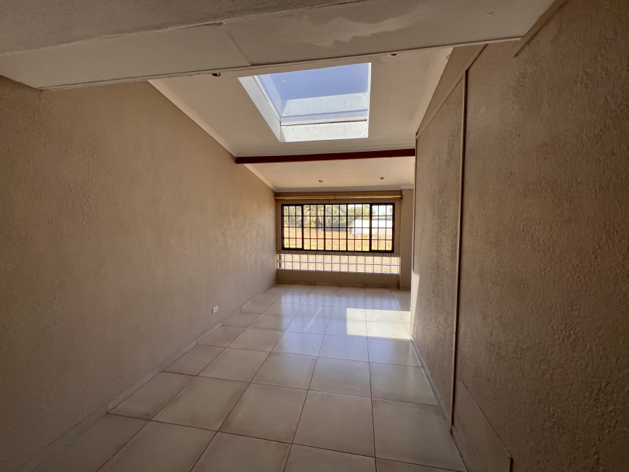 3 Bedroom Property for Sale in Oakdene Gauteng