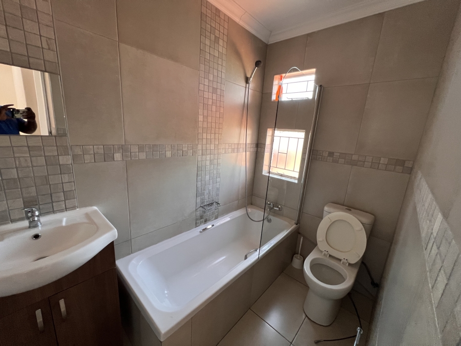 3 Bedroom Property for Sale in Oakdene Gauteng