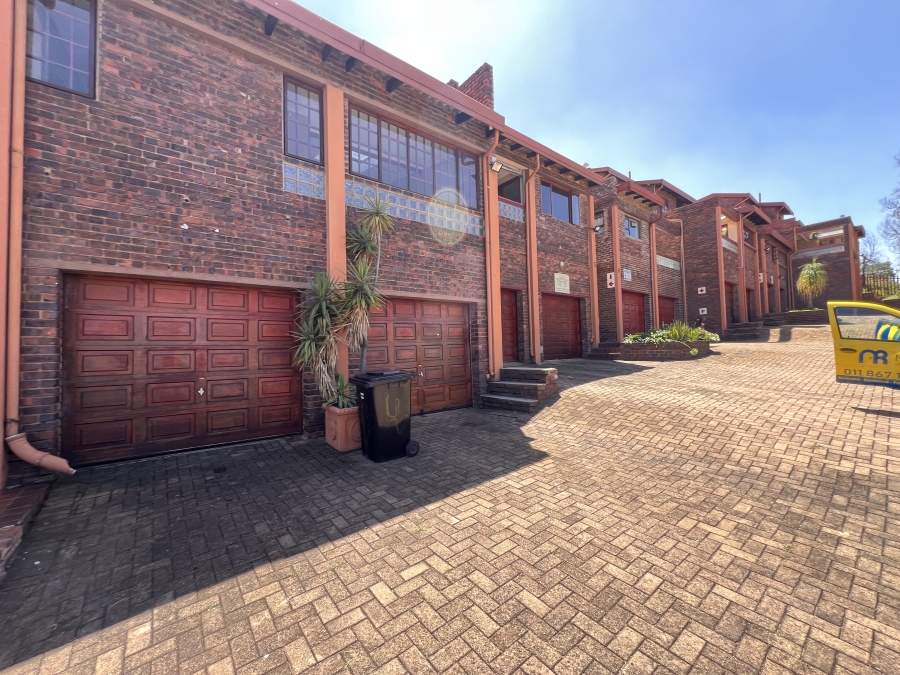 3 Bedroom Property for Sale in Oakdene Gauteng