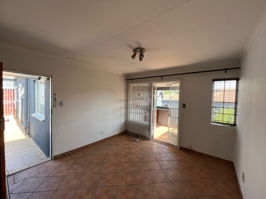 3 Bedroom Property for Sale in Linmeyer Gauteng