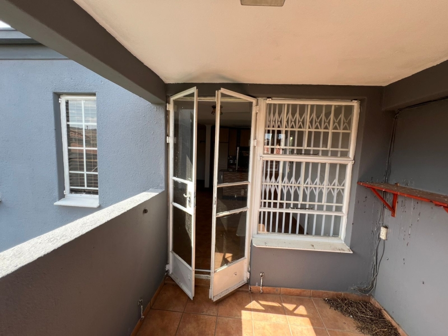 3 Bedroom Property for Sale in Linmeyer Gauteng