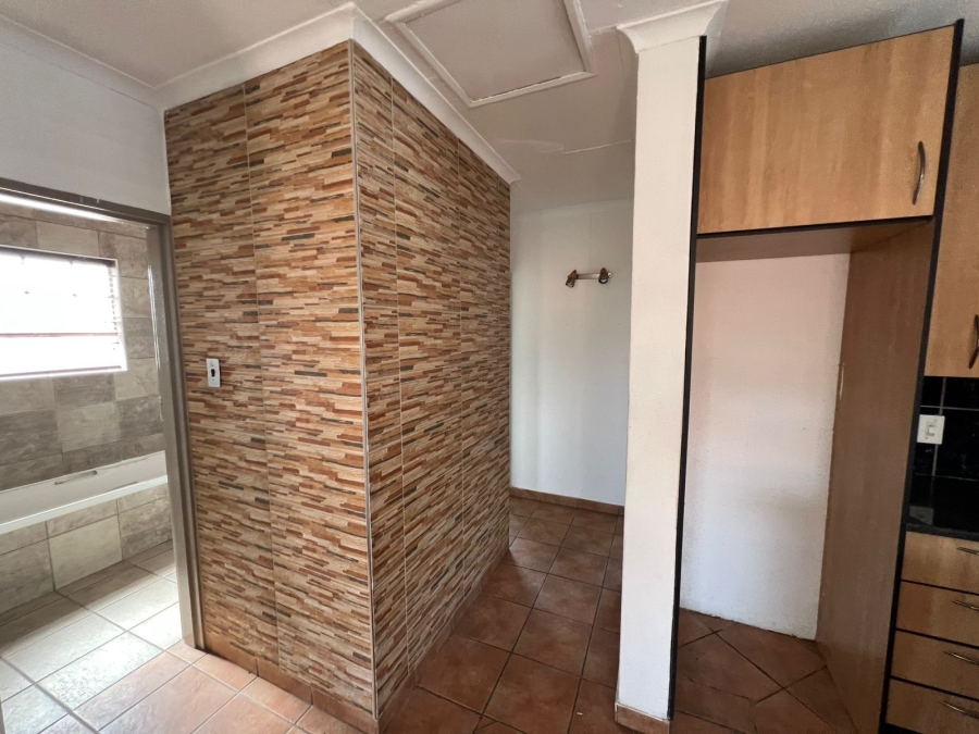 3 Bedroom Property for Sale in Linmeyer Gauteng