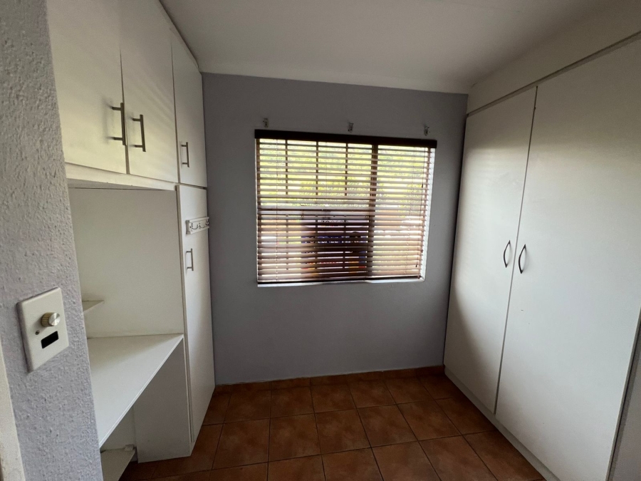 3 Bedroom Property for Sale in Linmeyer Gauteng