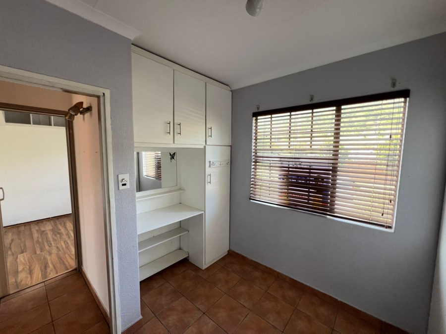 3 Bedroom Property for Sale in Linmeyer Gauteng