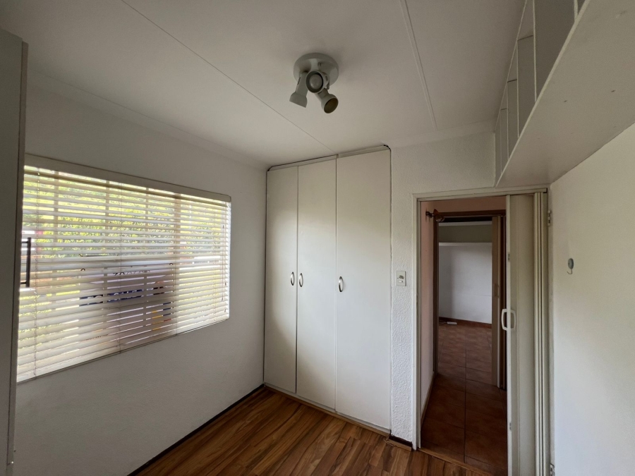 3 Bedroom Property for Sale in Linmeyer Gauteng