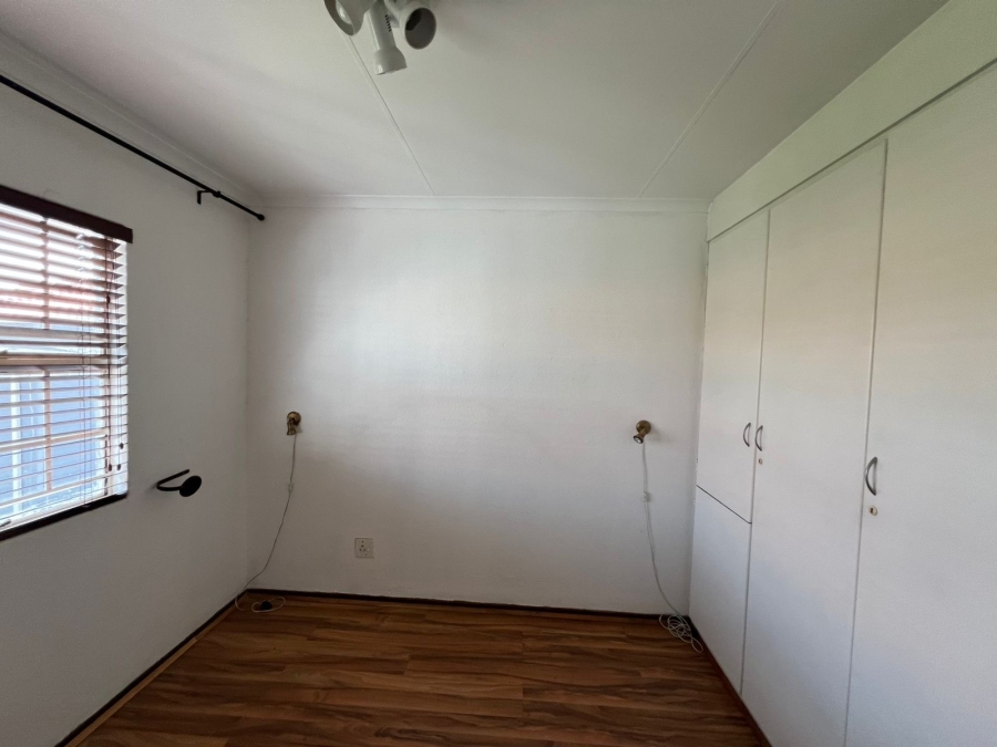 3 Bedroom Property for Sale in Linmeyer Gauteng