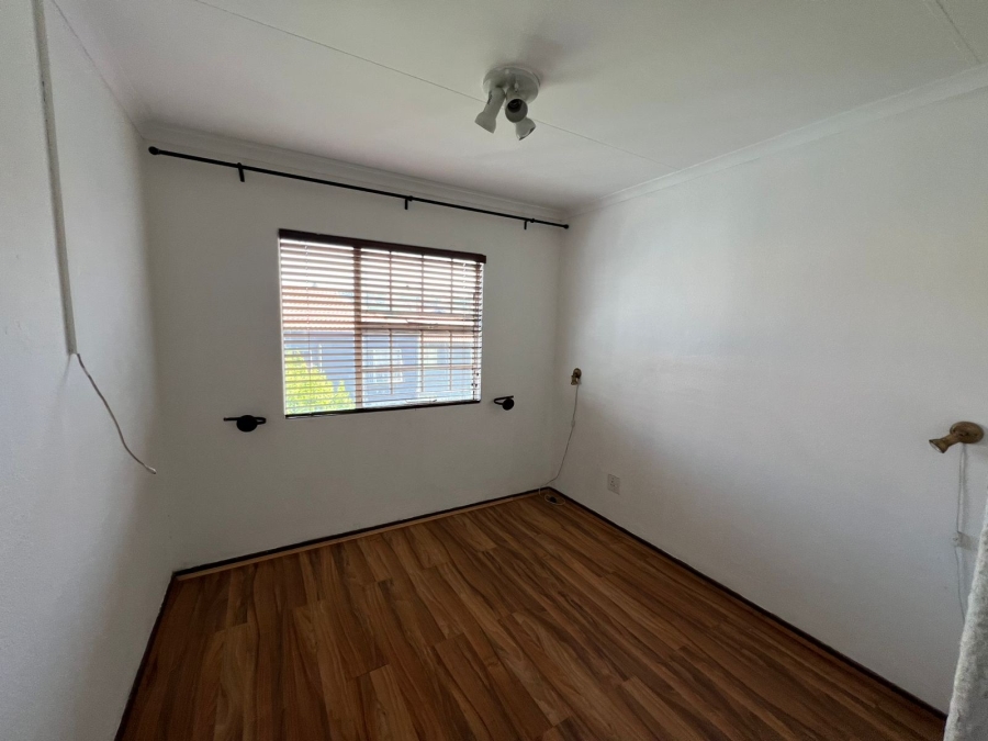 3 Bedroom Property for Sale in Linmeyer Gauteng