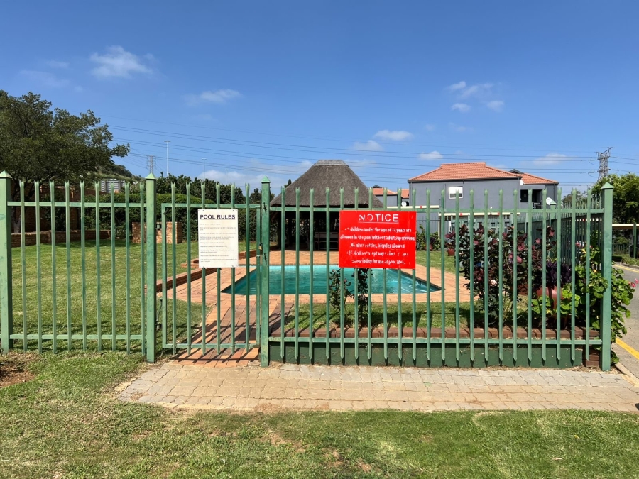 3 Bedroom Property for Sale in Linmeyer Gauteng