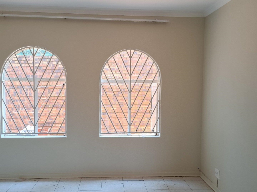 12 Bedroom Property for Sale in Laudium Ext 1 Gauteng