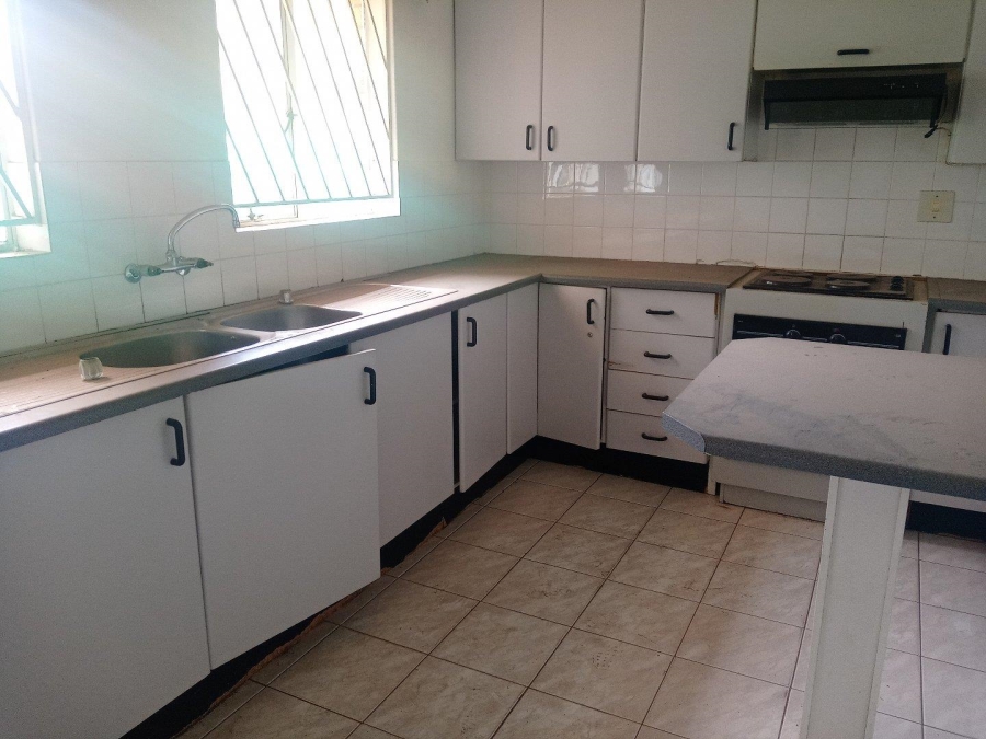 12 Bedroom Property for Sale in Laudium Ext 1 Gauteng