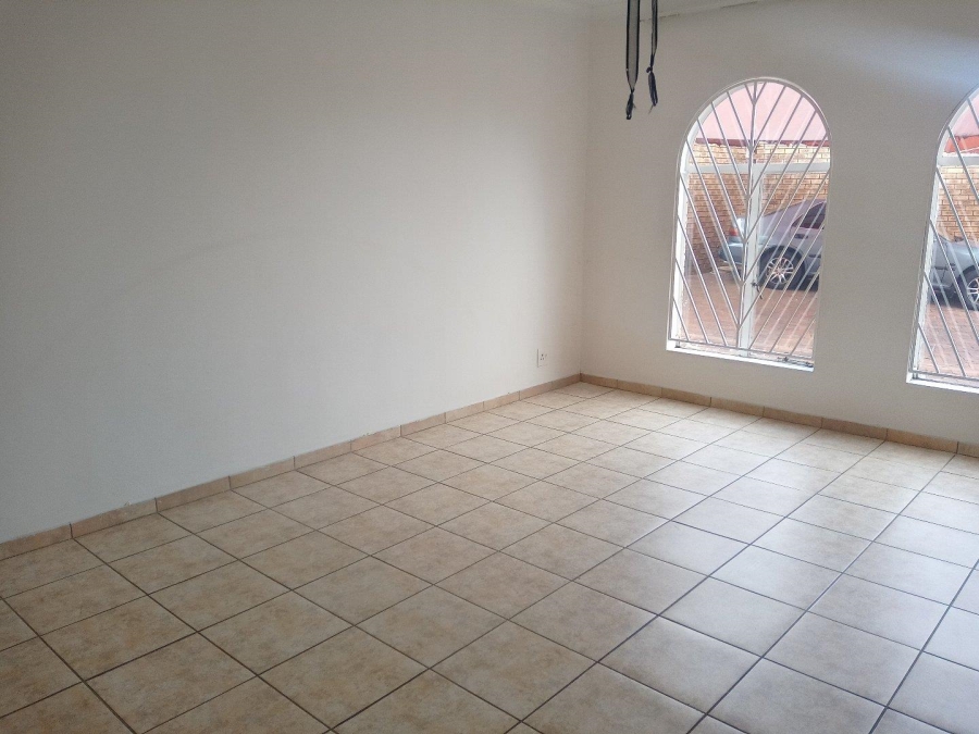 12 Bedroom Property for Sale in Laudium Ext 1 Gauteng