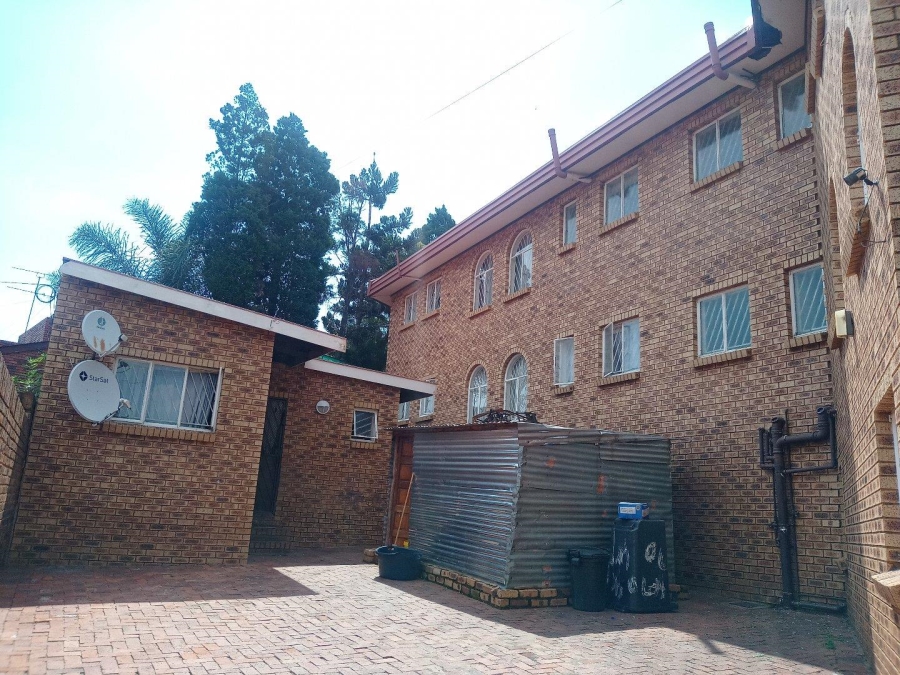 12 Bedroom Property for Sale in Laudium Ext 1 Gauteng