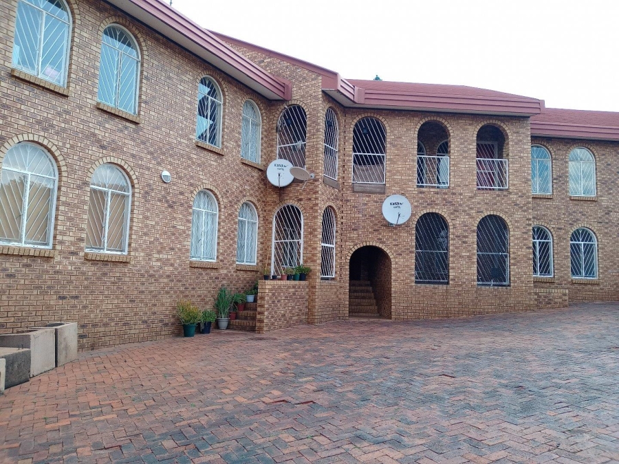 12 Bedroom Property for Sale in Laudium Ext 1 Gauteng