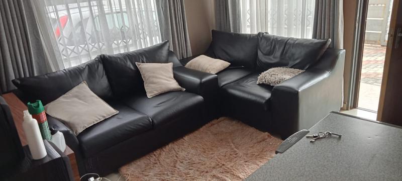 To Let 2 Bedroom Property for Rent in Fleurhof Gauteng