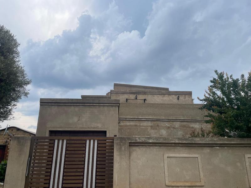 6 Bedroom Property for Sale in Moroka Gauteng
