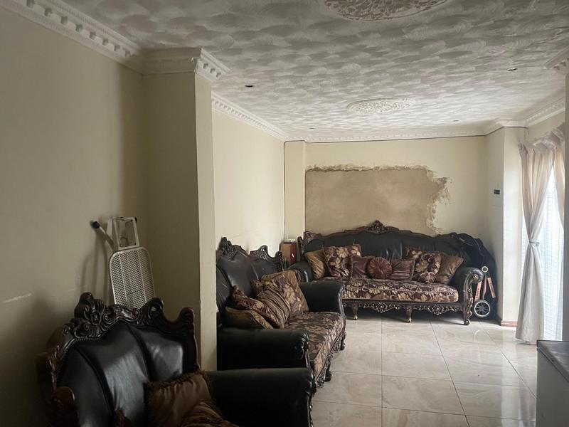 6 Bedroom Property for Sale in Moroka Gauteng