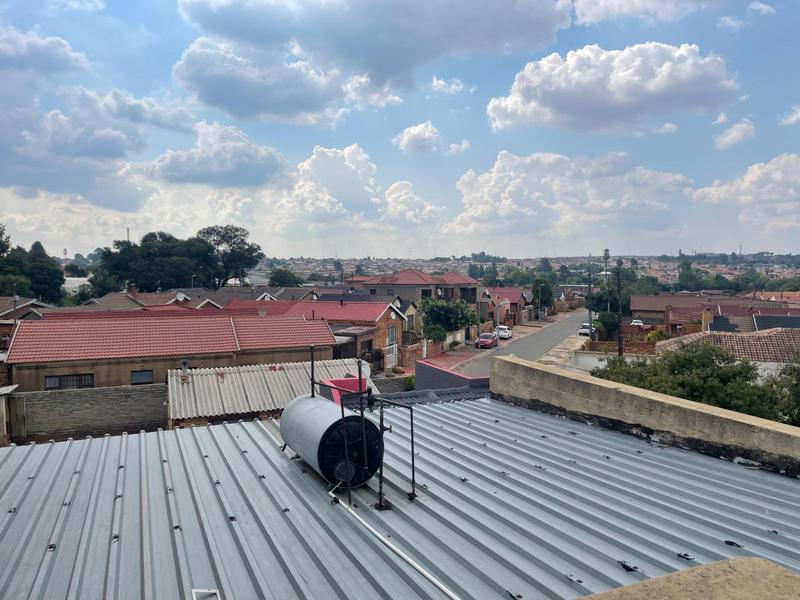 6 Bedroom Property for Sale in Moroka Gauteng