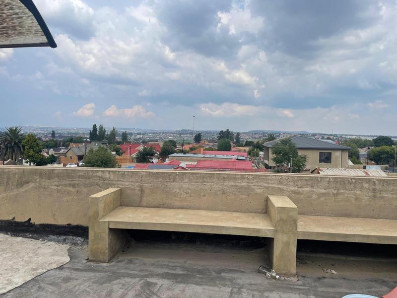 6 Bedroom Property for Sale in Moroka Gauteng