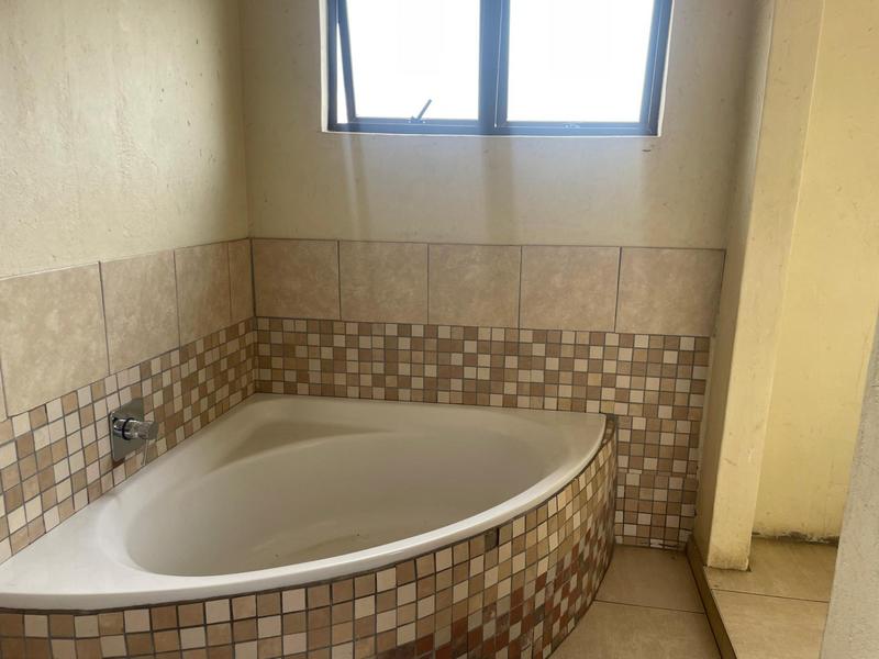 6 Bedroom Property for Sale in Moroka Gauteng