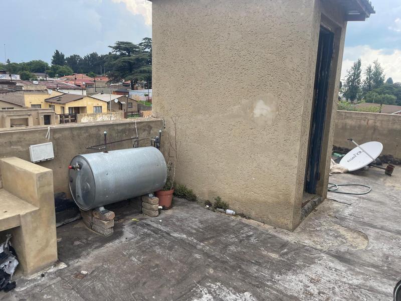 6 Bedroom Property for Sale in Moroka Gauteng