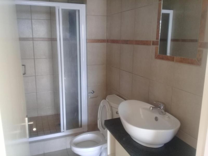 To Let 1 Bedroom Property for Rent in Buccleuch Gauteng