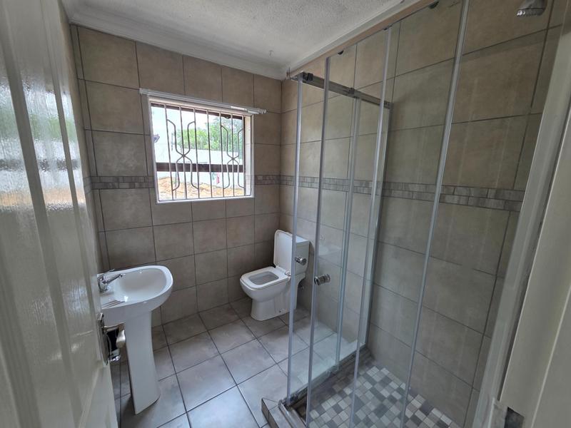 To Let 1 Bedroom Property for Rent in Buccleuch Gauteng