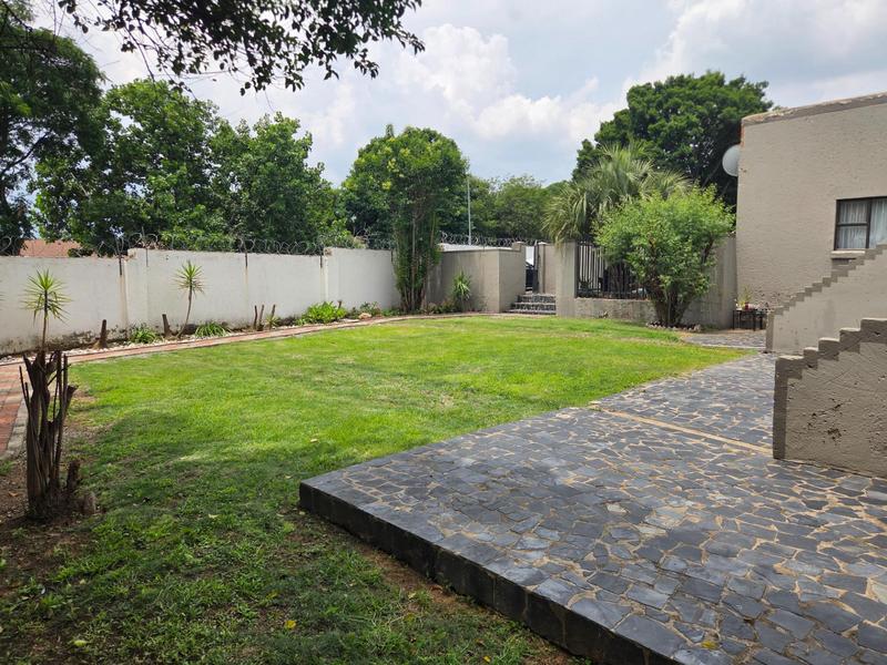 To Let 1 Bedroom Property for Rent in Buccleuch Gauteng