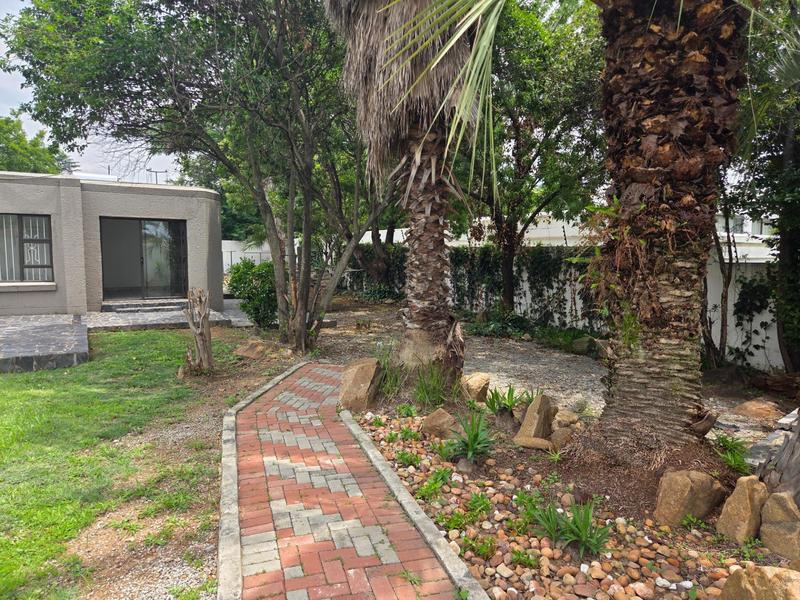 To Let 1 Bedroom Property for Rent in Buccleuch Gauteng