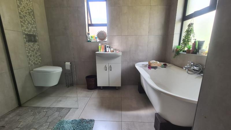 To Let 3 Bedroom Property for Rent in Vorna Valley Gauteng