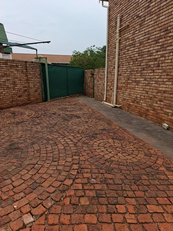 To Let 3 Bedroom Property for Rent in Clubview Gauteng