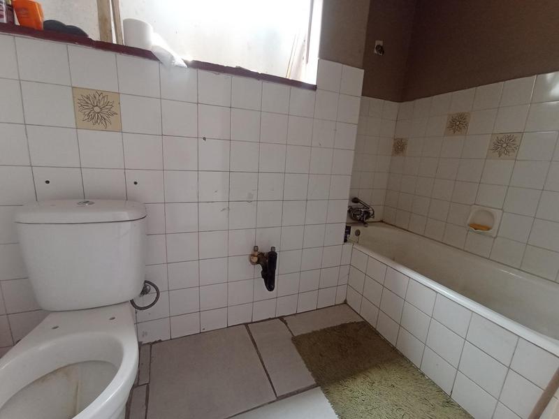 1 Bedroom Property for Sale in Florida Lake Gauteng