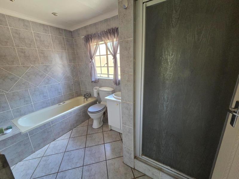2 Bedroom Property for Sale in Wapadrand Gauteng