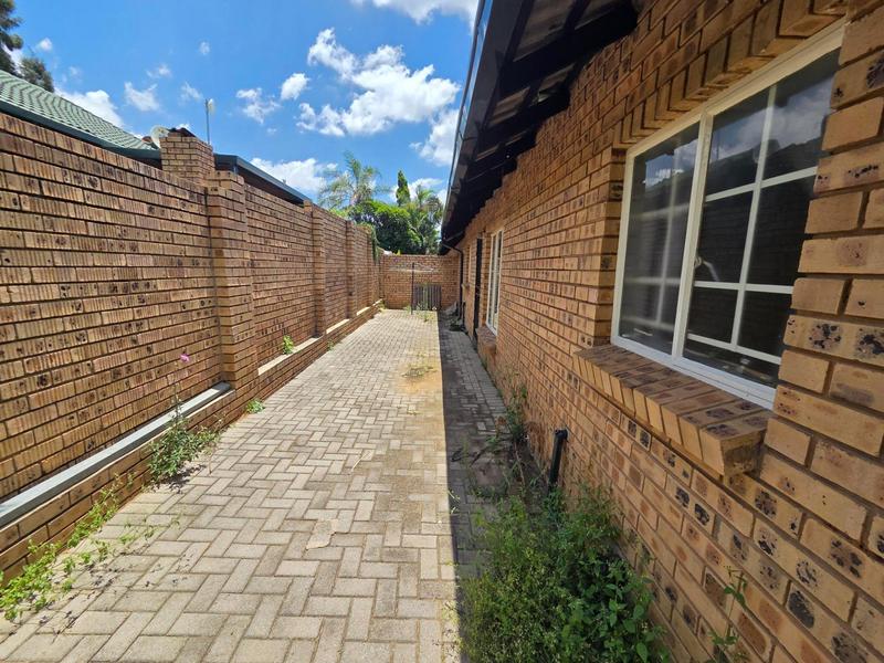 2 Bedroom Property for Sale in Wapadrand Gauteng