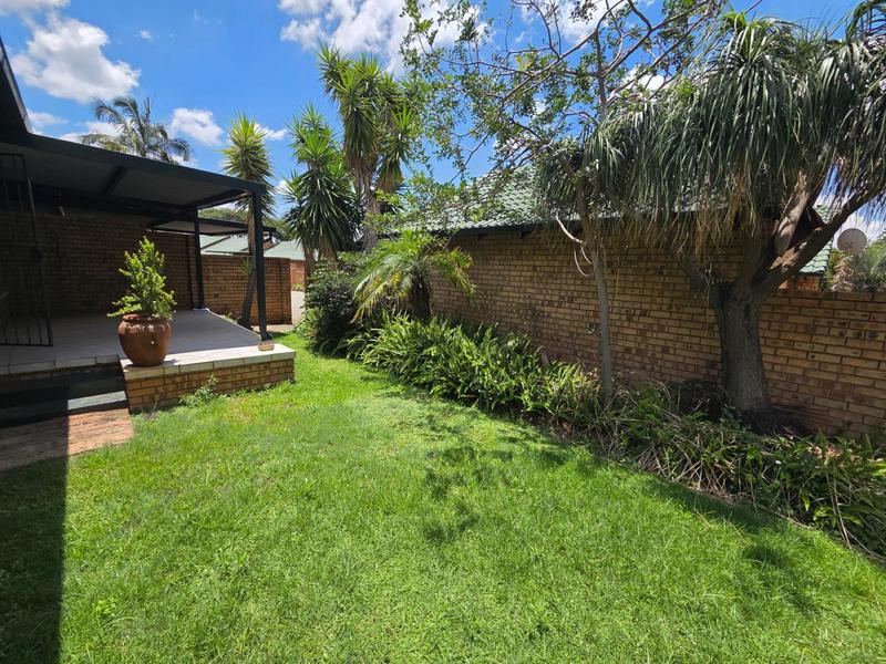 2 Bedroom Property for Sale in Wapadrand Gauteng