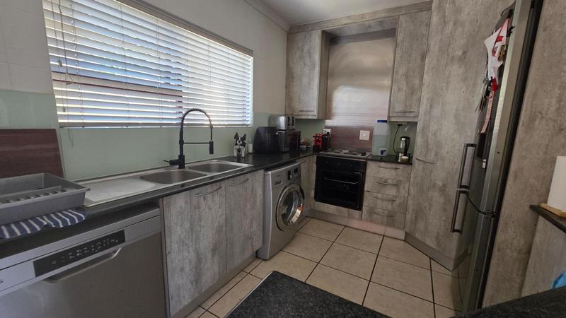 2 Bedroom Property for Sale in Bardene Gauteng