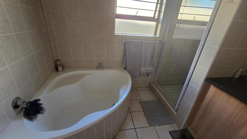 2 Bedroom Property for Sale in Bardene Gauteng